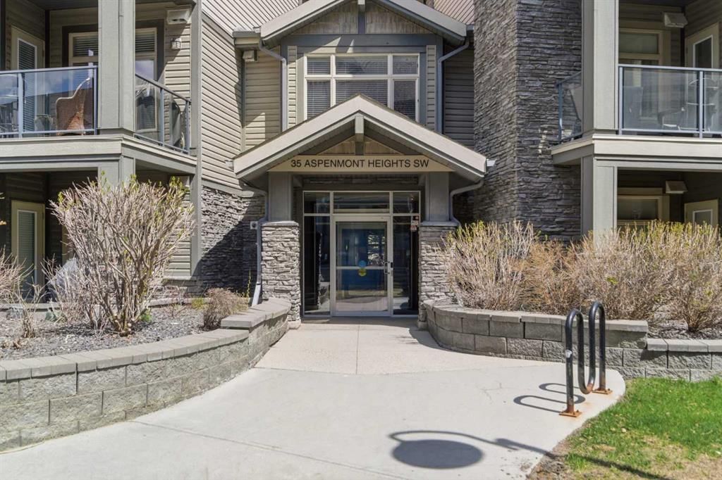 228, 35 Aspenmont Heights SW, Calgary — photo 3 of 24