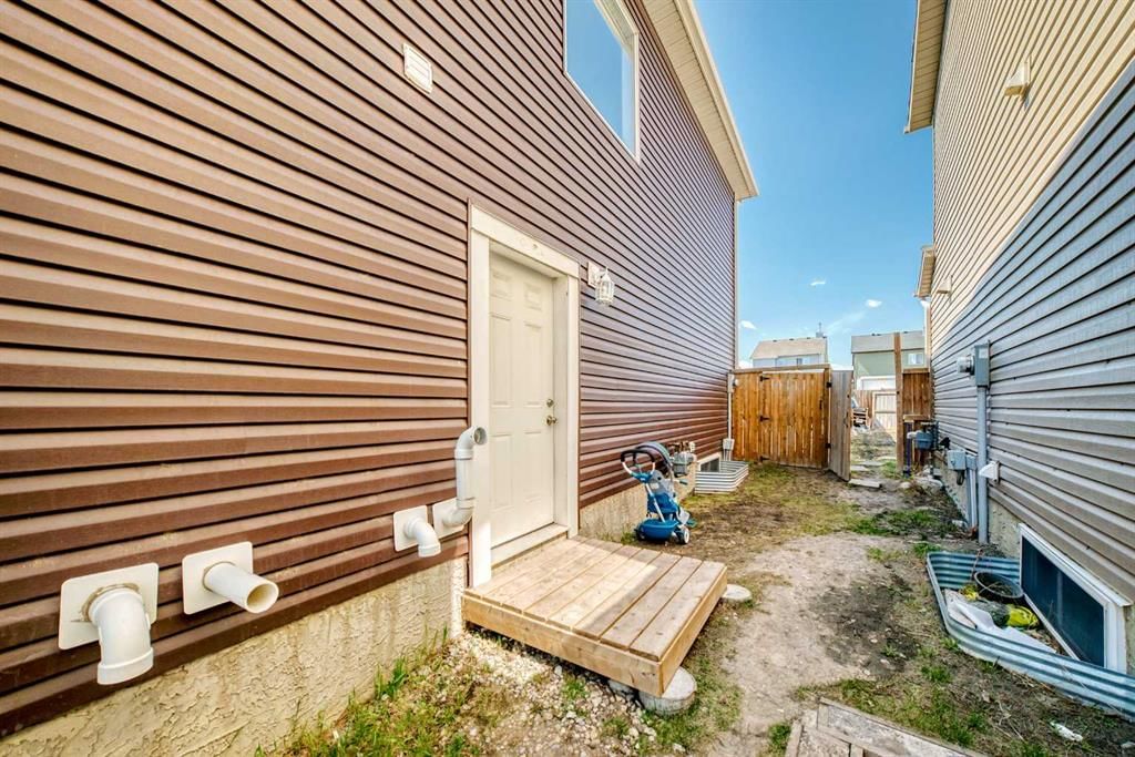 299 Saddlebrook Circle NE, Calgary — photo 2 of 30