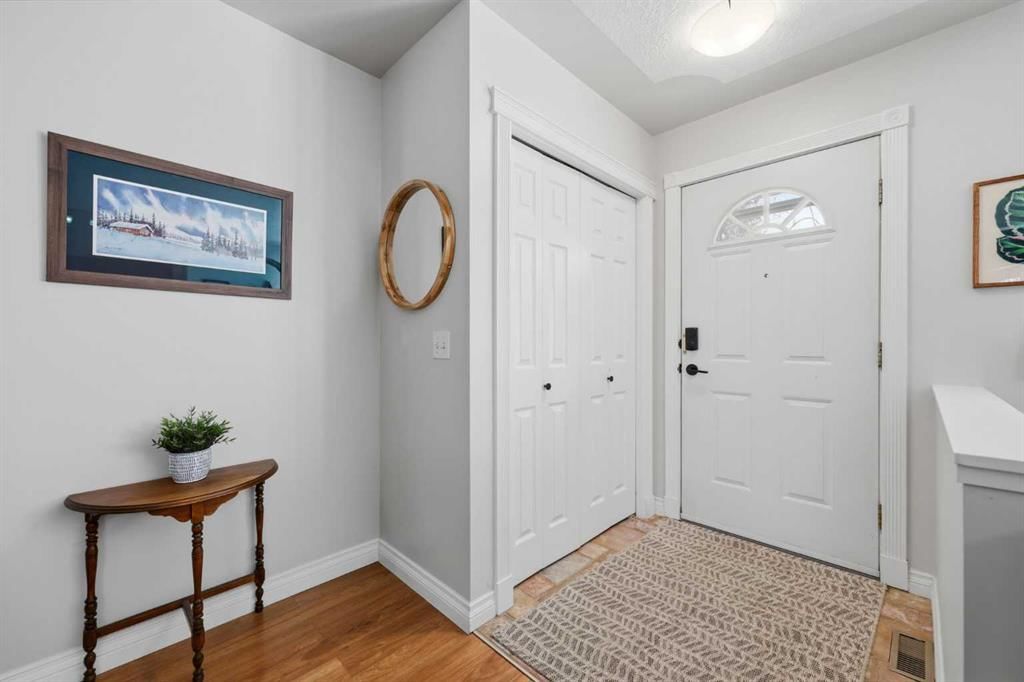 450 Regal Park NE, Calgary — photo 2 of 31