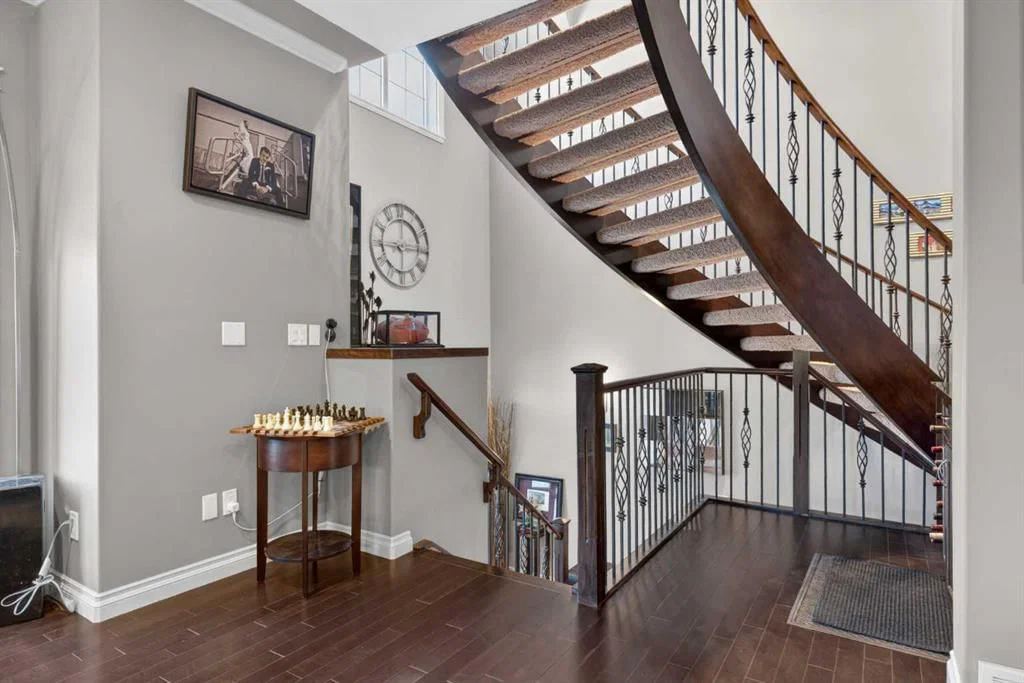 9050 14 Avenue SW, Calgary — photo 3 of 50