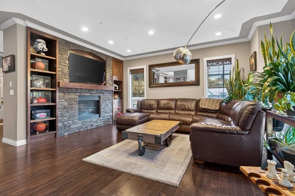 9050 14 Avenue SW, Calgary — photo 4 of 50