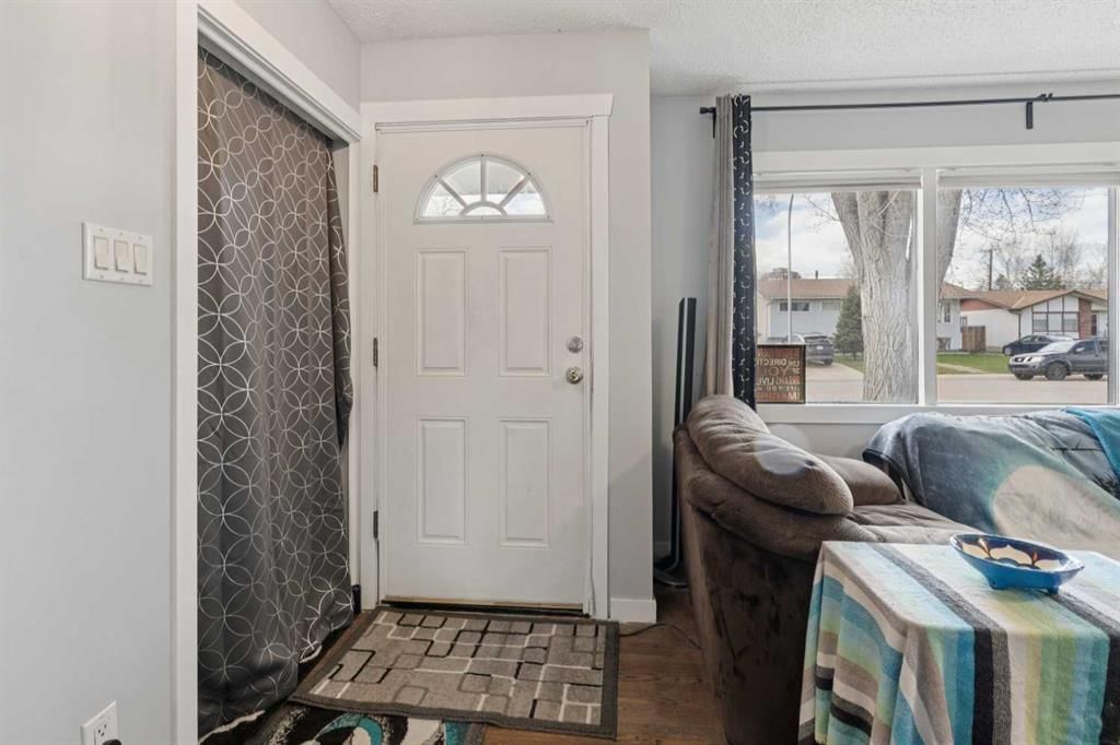 9812 2 Street SE, Calgary — photo 4 of 35