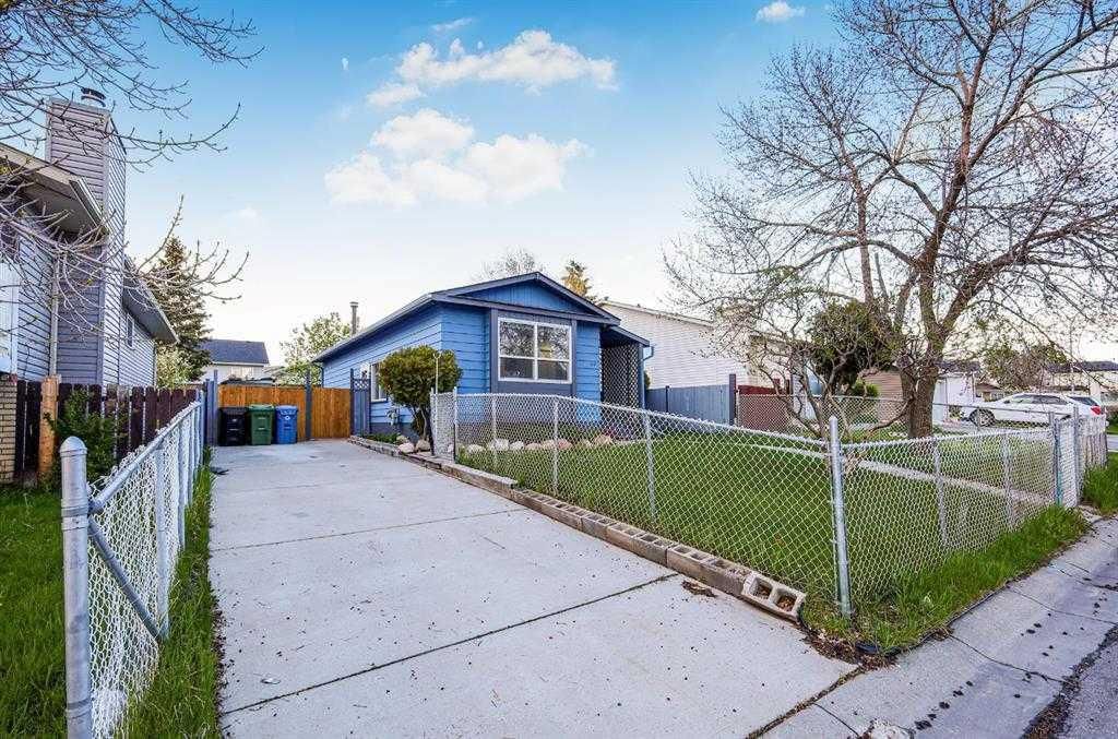 44 Falmead Road NE, Calgary — photo 3 of 40