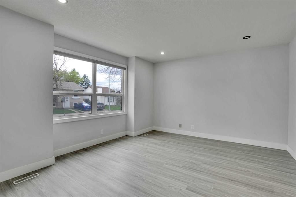 44 Falmead Road NE, Calgary — photo 5 of 40