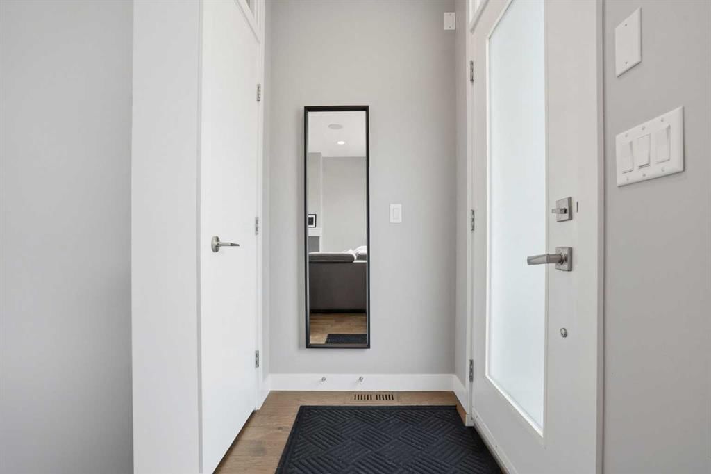 2, 308 11 Avenue NE, Calgary — photo 3 of 49