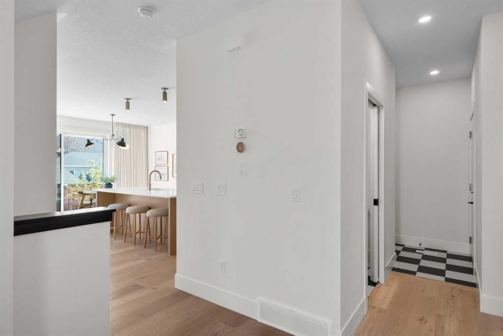 2853 14 Avenue SW, Calgary — photo 3 of 48