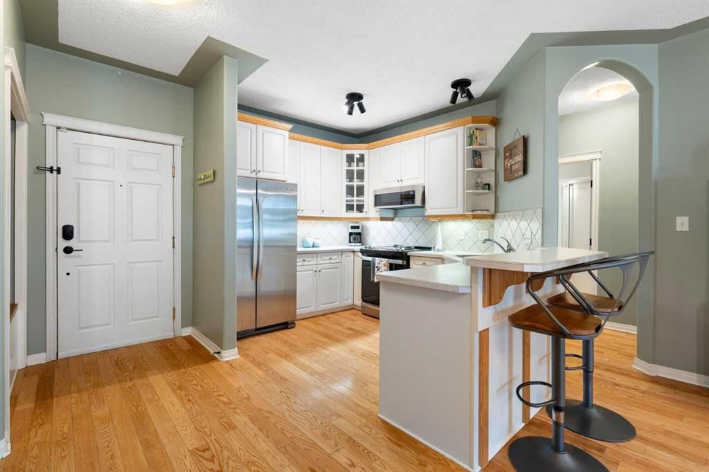 303, 2419 Erlton Road SW, Calgary — photo 4 of 45