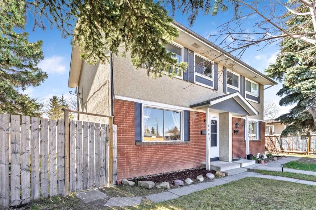 120 Pennsburg Way SE, Calgary — photo 3 of 37