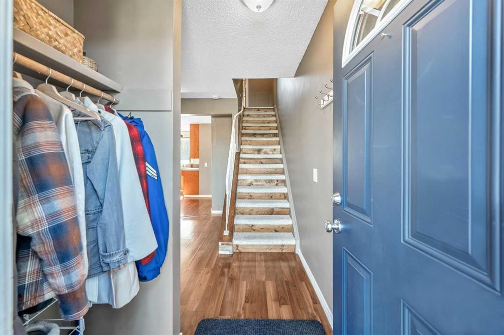 120 Pennsburg Way SE, Calgary — photo 4 of 37