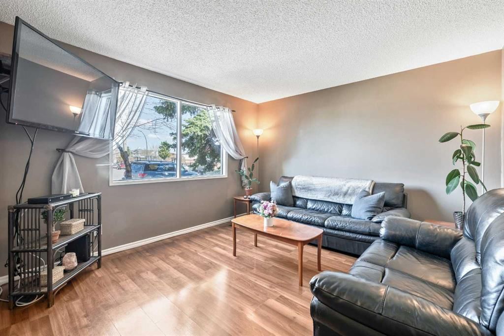 120 Pennsburg Way SE, Calgary — photo 5 of 37