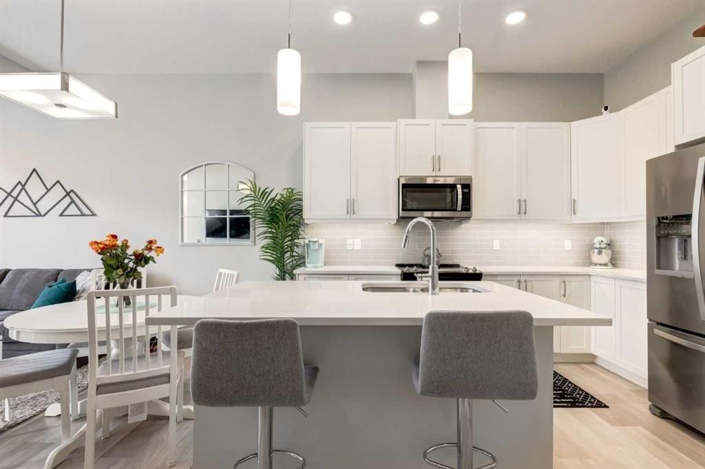 212 Crestbrook Common SW, Calgary — photo 2 of 50