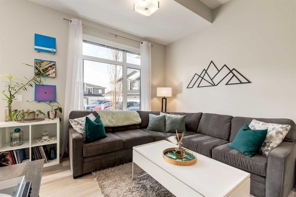 212 Crestbrook Common SW, Calgary — photo 5 of 50