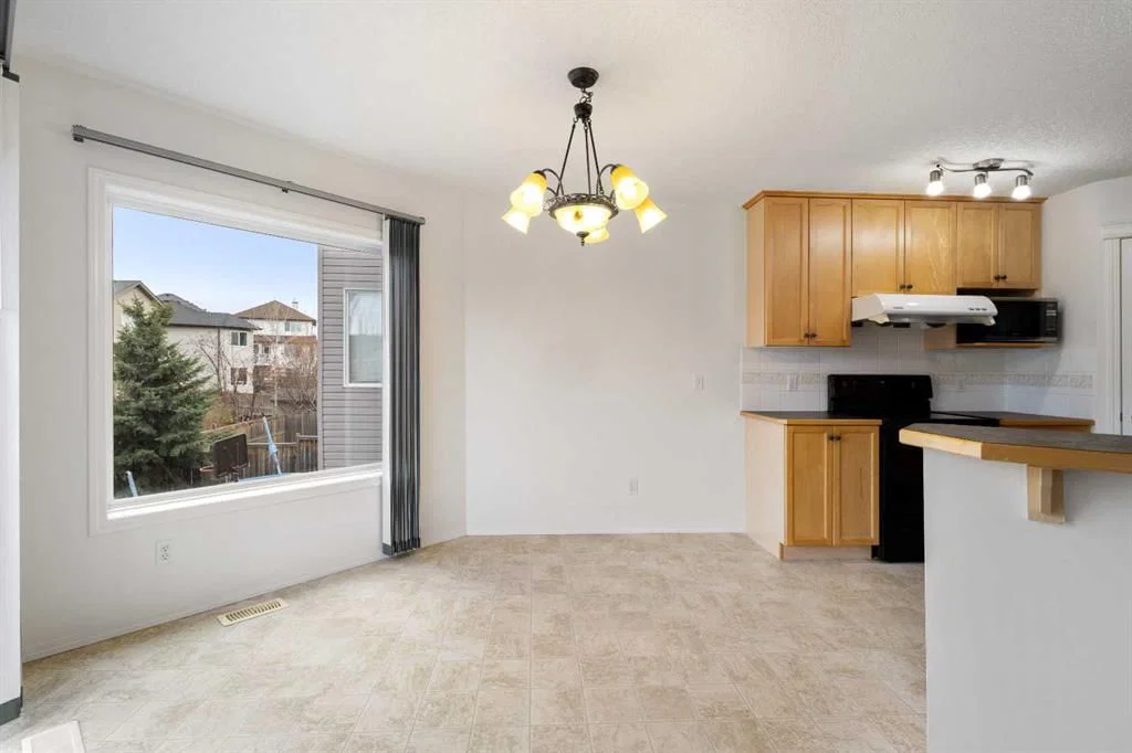 112 Everridge Drive SW, Calgary — photo 2 of 42