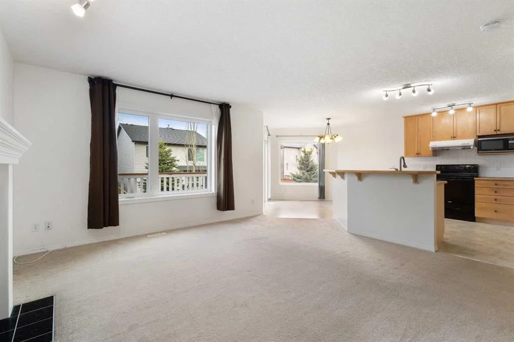 112 Everridge Drive SW, Calgary — photo 3 of 42