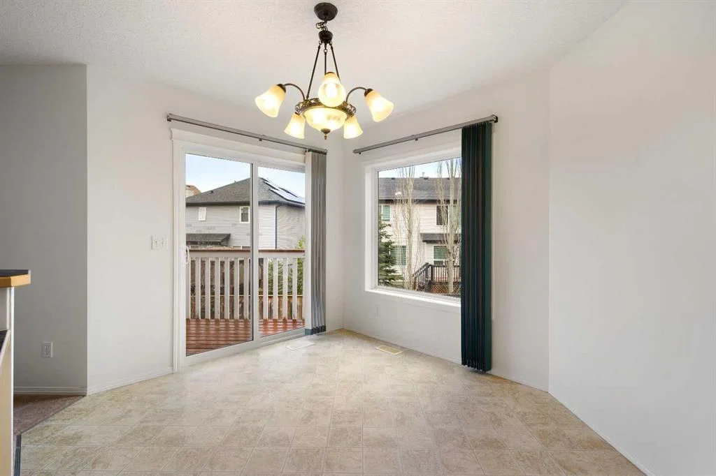 112 Everridge Drive SW, Calgary — photo 5 of 42