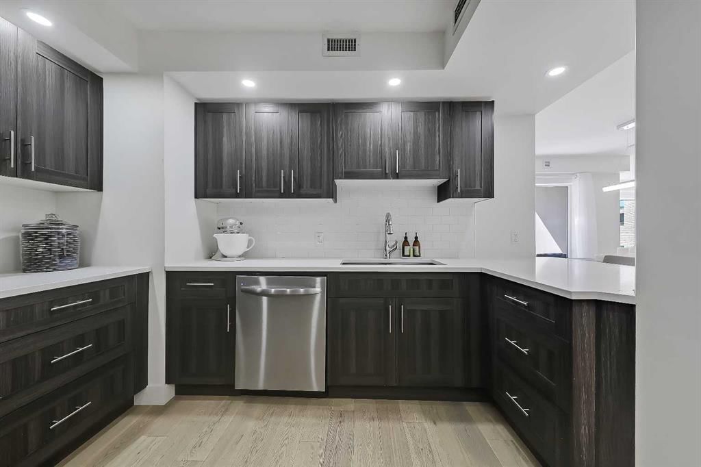 902, 200 La Caille Place SW, Calgary — photo 4 of 33