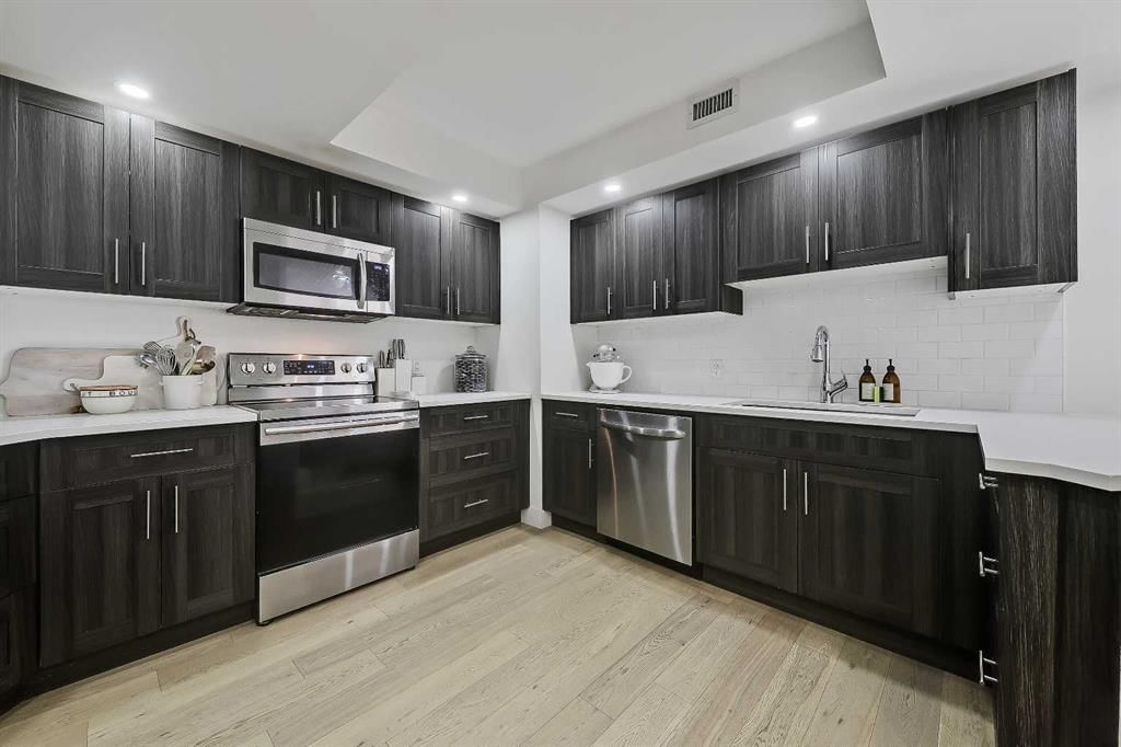 902, 200 La Caille Place SW, Calgary — photo 5 of 33