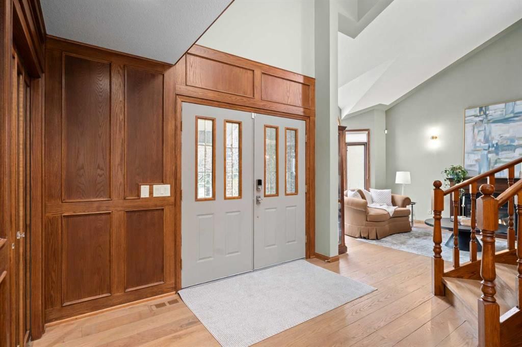 527 Scimitar Bay NW, Calgary — photo 3 of 50