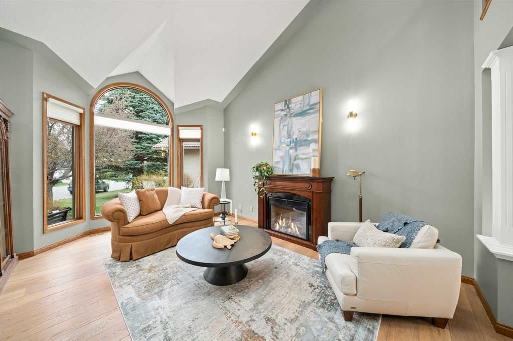 527 Scimitar Bay NW, Calgary — photo 4 of 50