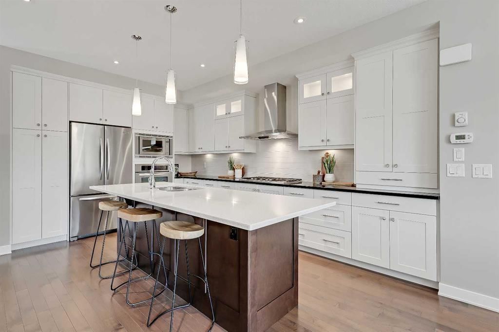 3233 Cochrane Road NW, Calgary — photo 3 of 50