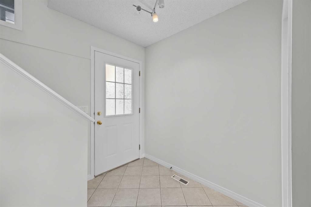 289 Hidden Spring Green NW, Calgary — photo 2 of 49
