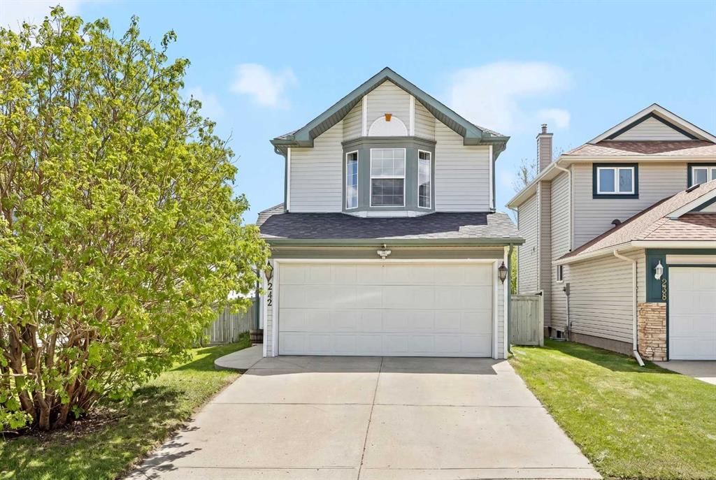 242 Hidden Spring Mews NW, Calgary — main listing photo