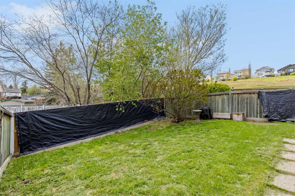 242 Hidden Spring Mews NW, Calgary — photo 2 of 35