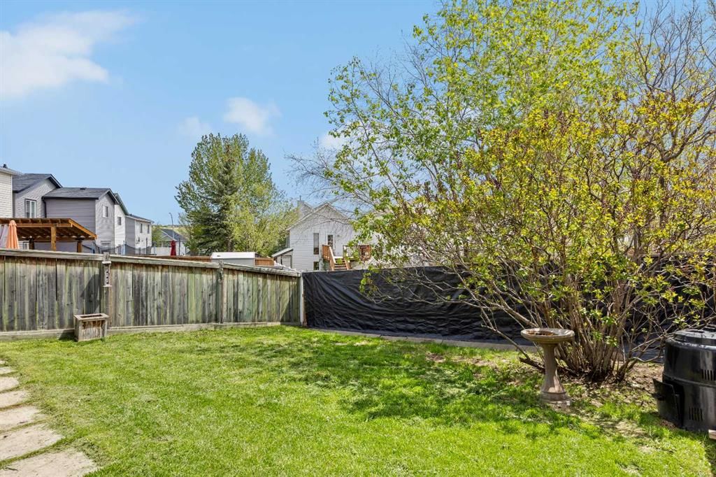 242 Hidden Spring Mews NW, Calgary — photo 3 of 35