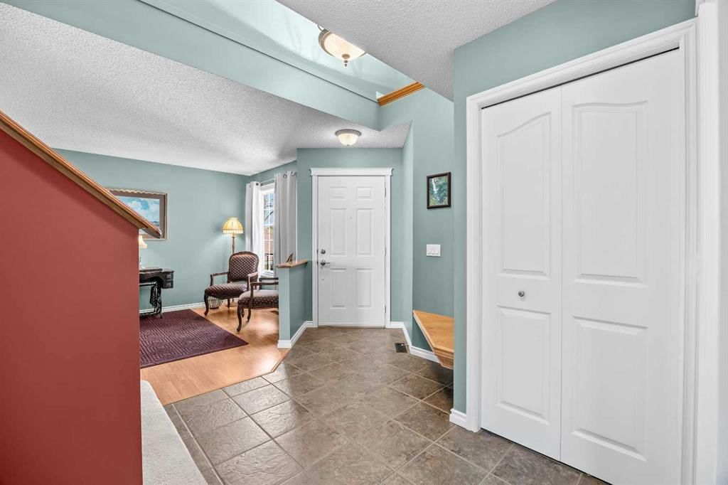 11178 Hidden Valley Drive NW, Calgary — photo 4 of 49