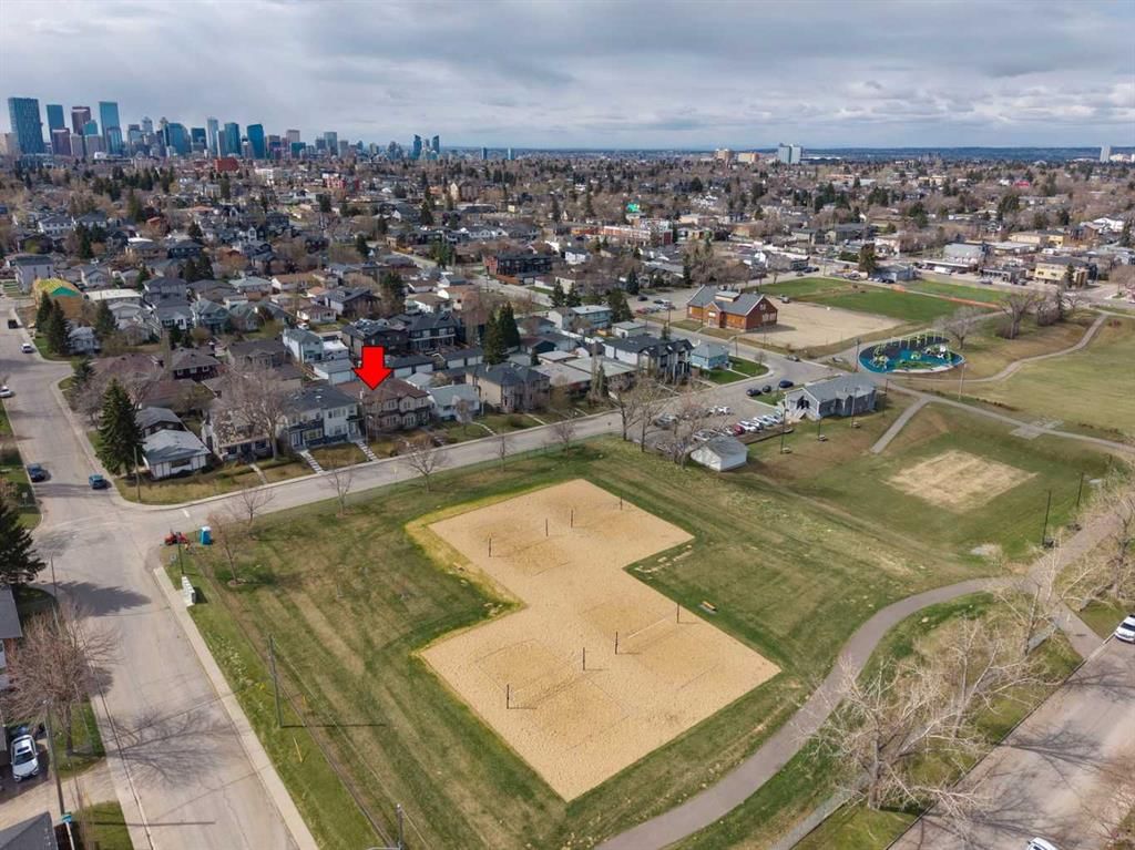229 29 Avenue NE, Calgary — main listing photo