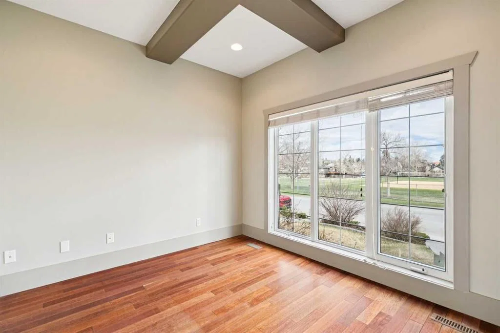 229 29 Avenue NE, Calgary — photo 5 of 24