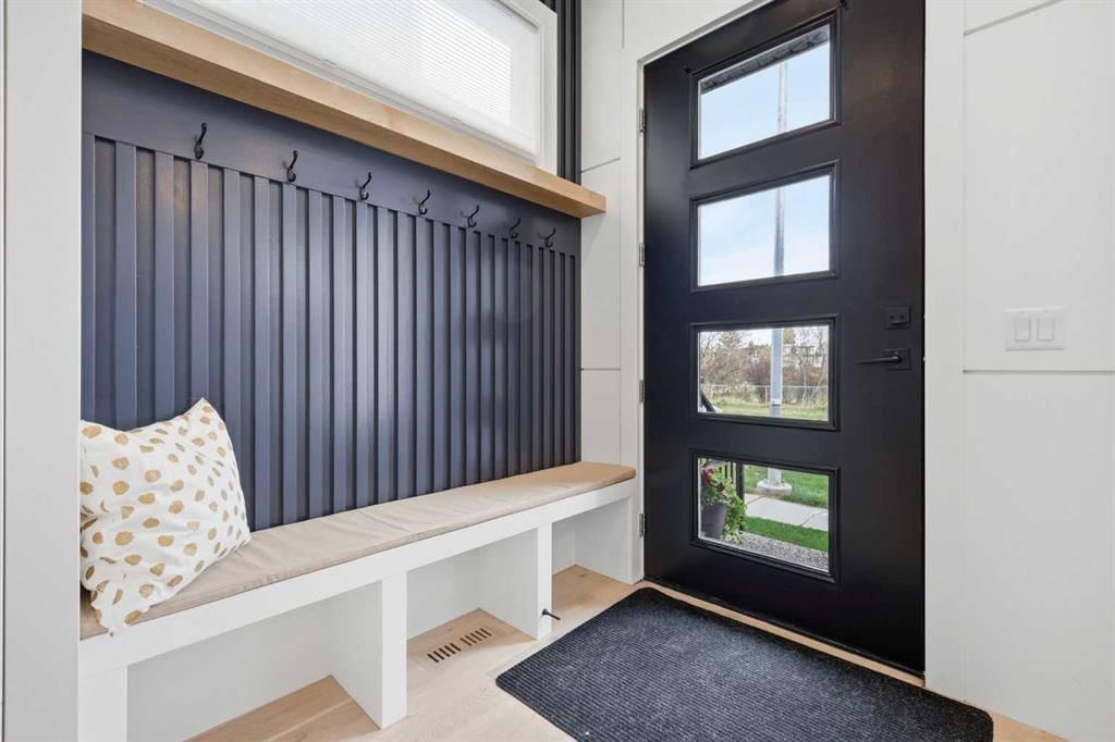 2025 26 Street SW, Calgary — photo 4 of 50