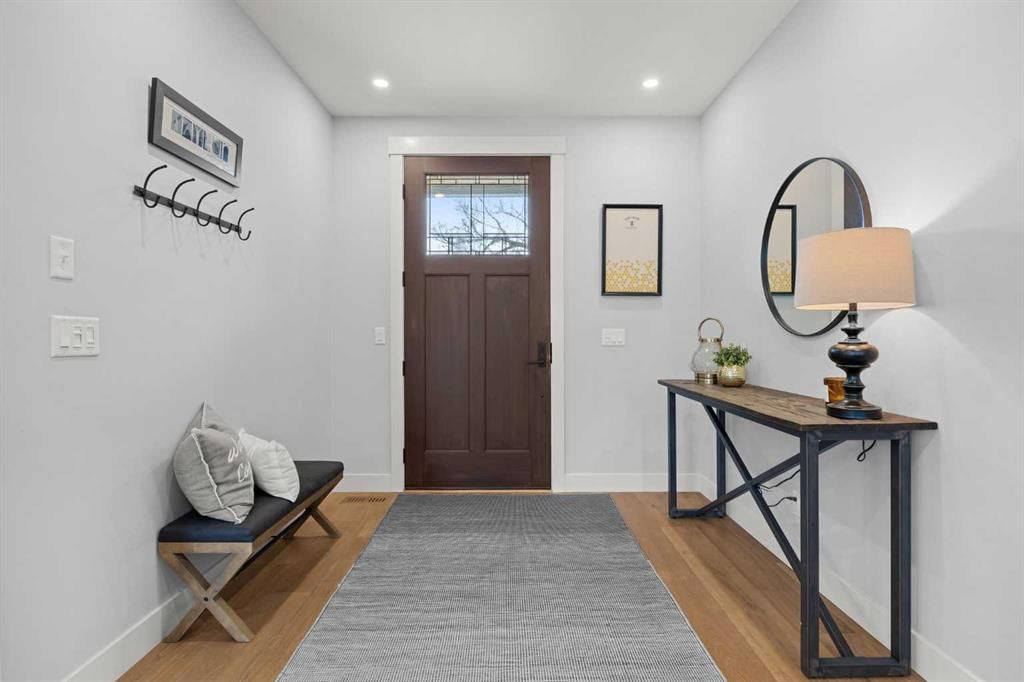 2223 Glenwood Drive SW, Calgary — photo 3 of 50