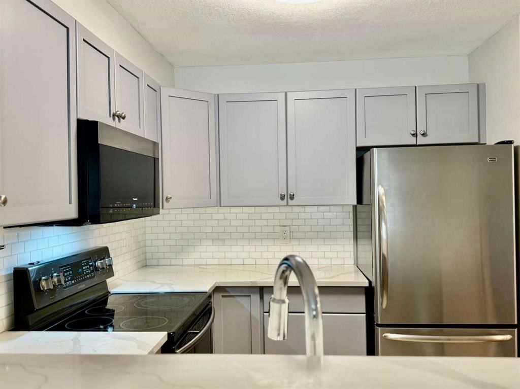 1212, 2518 Fish Creek Boulevard SW, Calgary — photo 3 of 44
