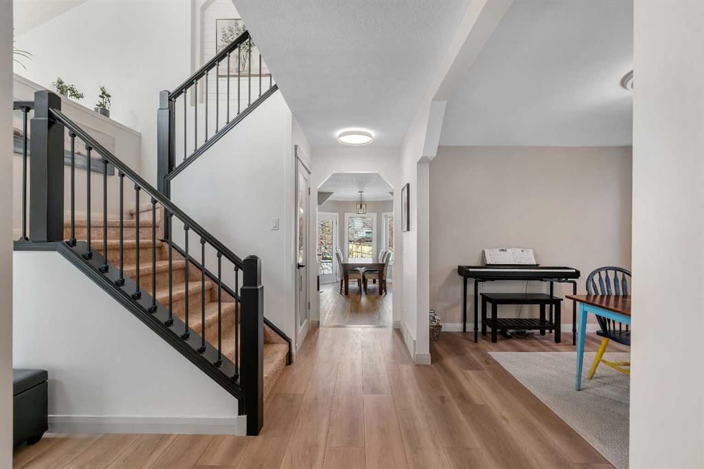 941 Riverview Place SE, Calgary — photo 4 of 43
