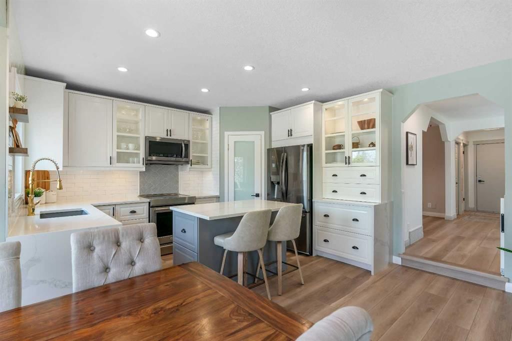 941 Riverview Place SE, Calgary — photo 5 of 43