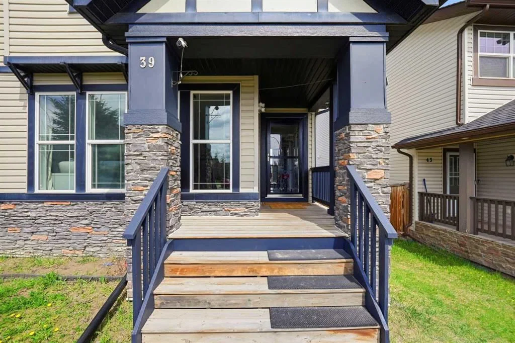 39 Panora Square NW, Calgary — photo 5 of 50