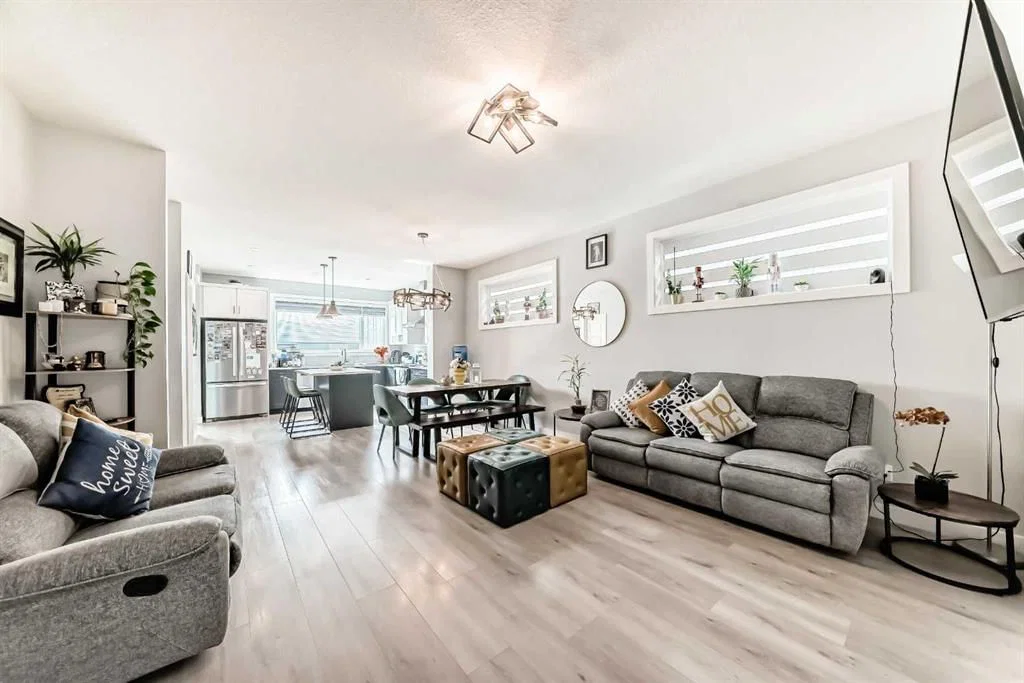 15053 37 Street SW, Calgary — photo 3 of 49
