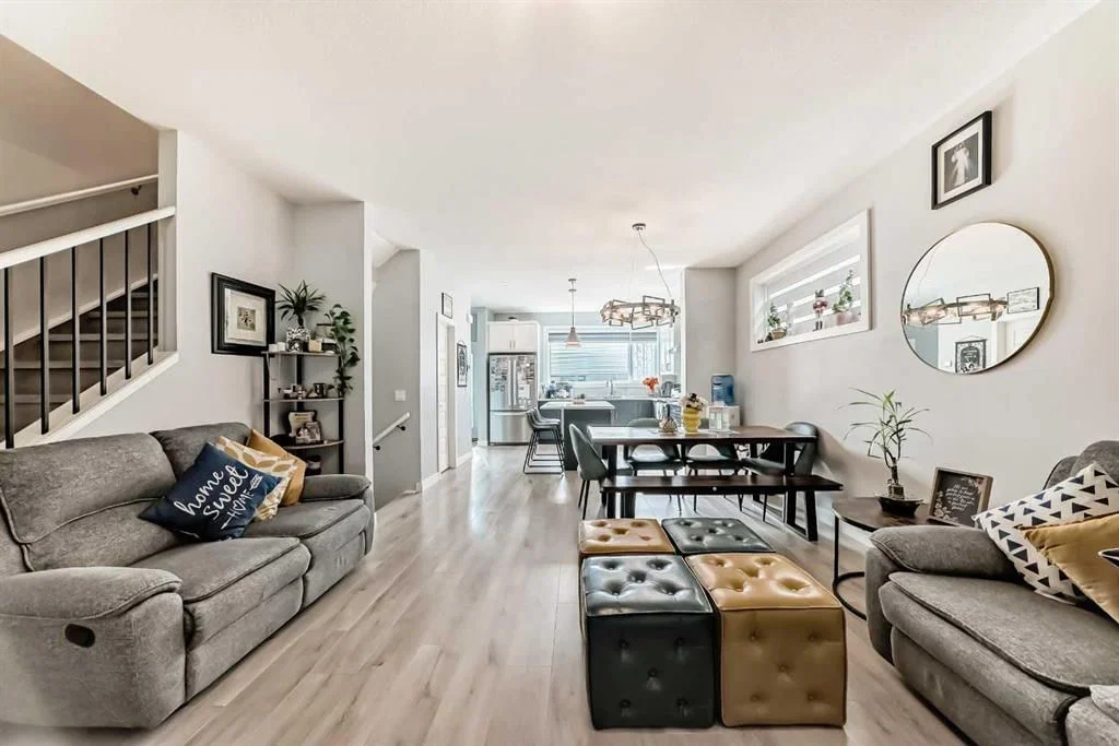 15053 37 Street SW, Calgary — photo 4 of 49
