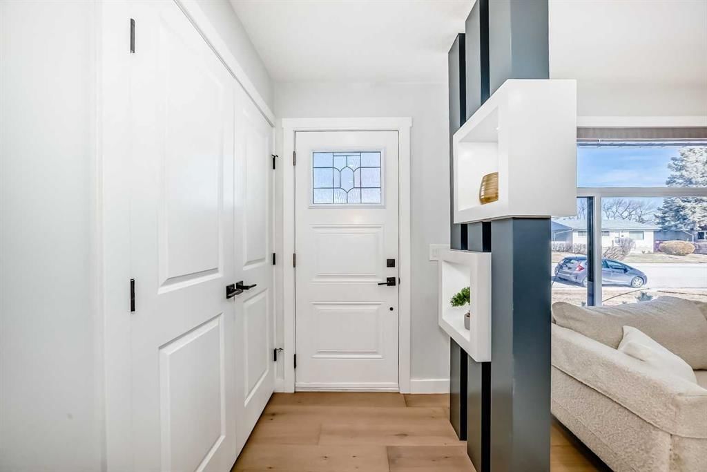 9215 Allison Drive SE, Calgary — photo 4 of 31