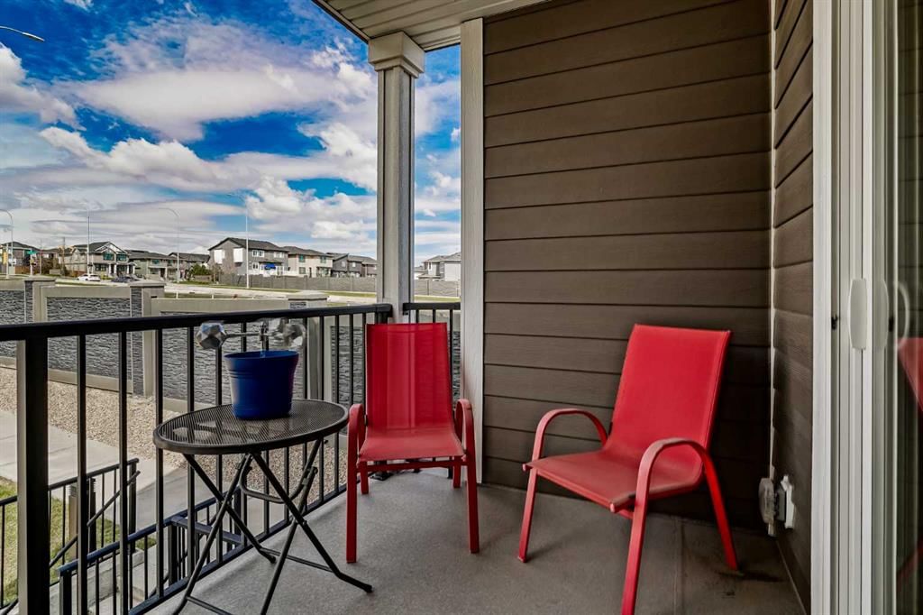 210 Nolanlake Villas NW, Calgary — photo 5 of 31