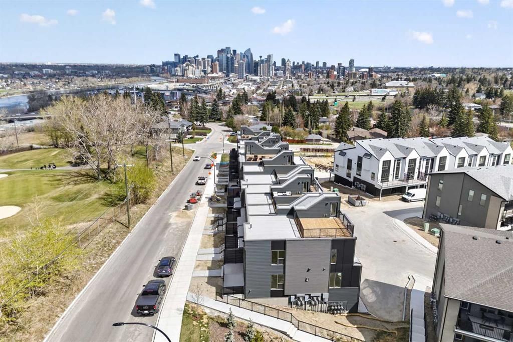 2537 Sovereign Crescent SW, Calgary — photo 2 of 37