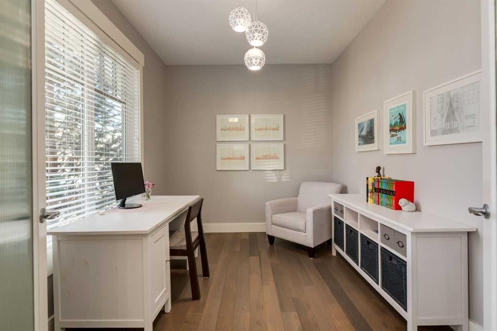 76 Dieppe Drive SW, Calgary — photo 4 of 50