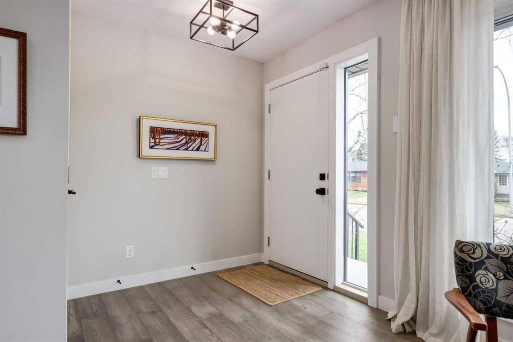 79 Hollyburn Road SW, Calgary — photo 2 of 48