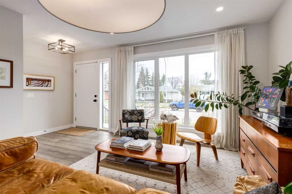 79 Hollyburn Road SW, Calgary — photo 3 of 48