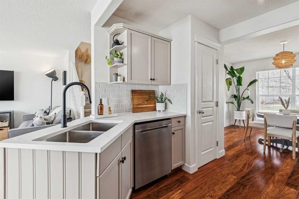 94 West Springs Way SW, Calgary — photo 2 of 49