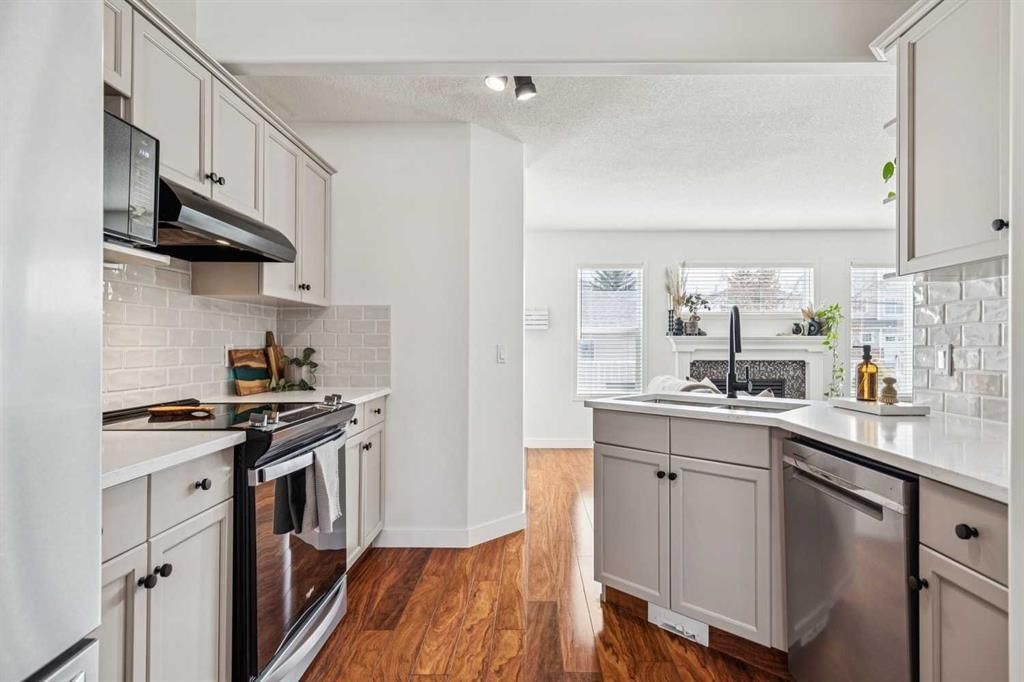 94 West Springs Way SW, Calgary — photo 3 of 49
