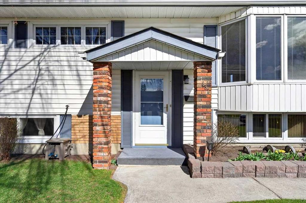 332 Whitney Crescent SE, Calgary — photo 5 of 48