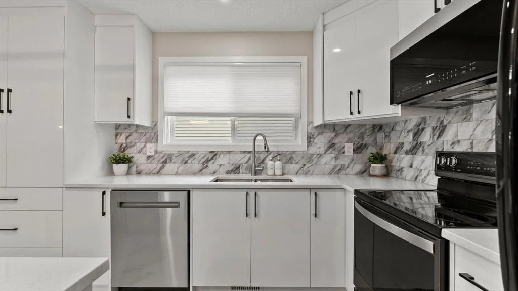 2416 Woodview Drive SW, Calgary — photo 2 of 27