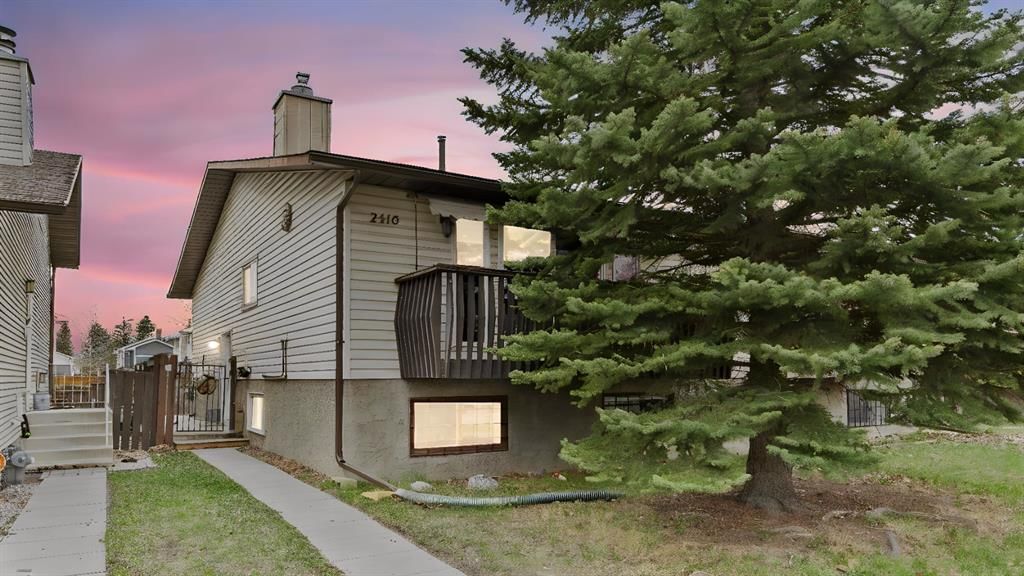 2416 Woodview Drive SW, Calgary — photo 3 of 27